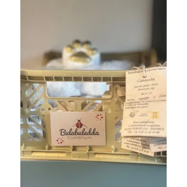 Détail du coffret avec étiquette Bulabuledda – collaboration corse artisanale