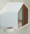 Gamelle en marbre blanc dans un intérieur contemporain.