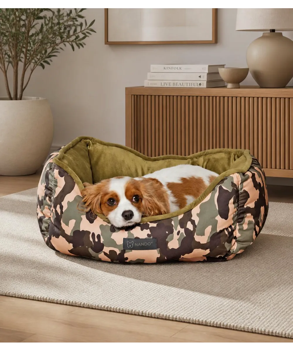 Panier réversible pour chien camouflage kaki dans un intérieur