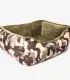Couchage pour chien camouflage avec intérieur velours kaki.