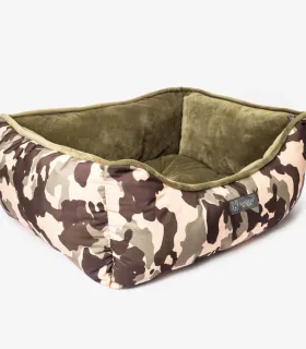 Couchage pour chien camouflage avec intérieur velours kaki.