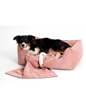 panier rose en velours pour chien avec plaid assorti