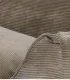 Détail couture et texture du panier en velours côtelé beige.