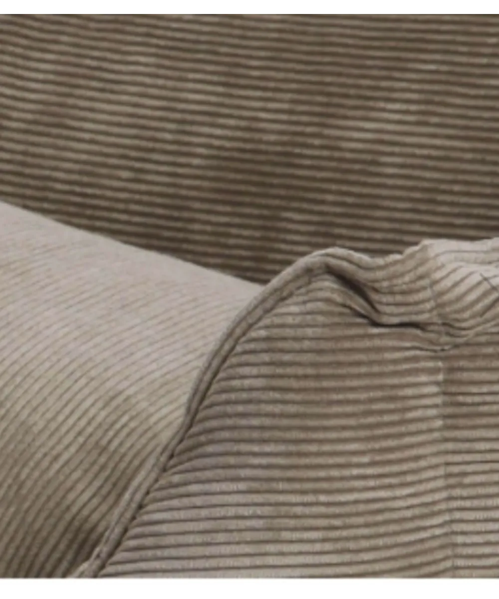 Détail couture et texture du panier en velours côtelé beige.