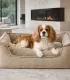 Panier pour chien beige dans un intérieur élégant.