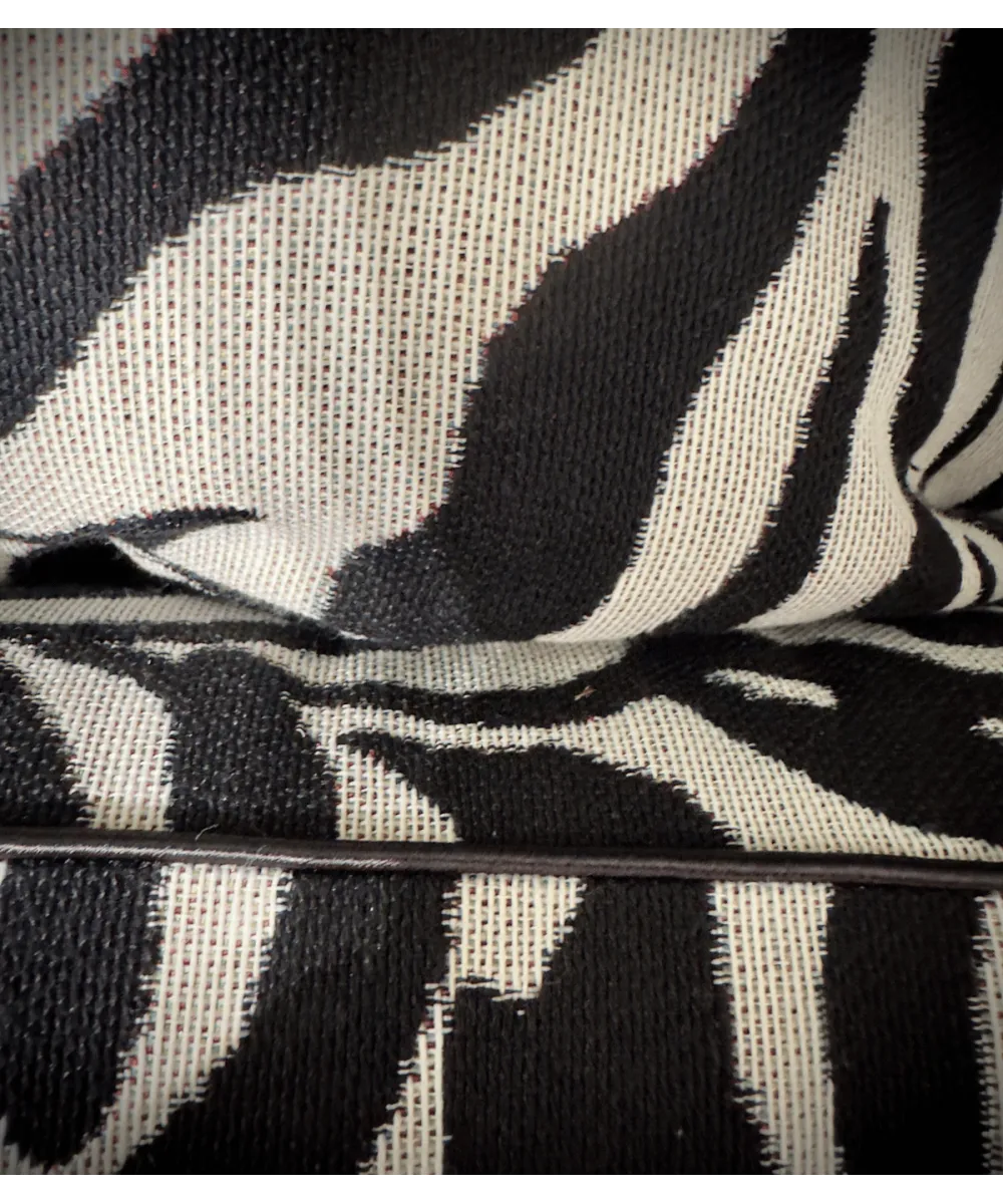 Panier cocon zèbre design pour chien - Confort orthopédique
