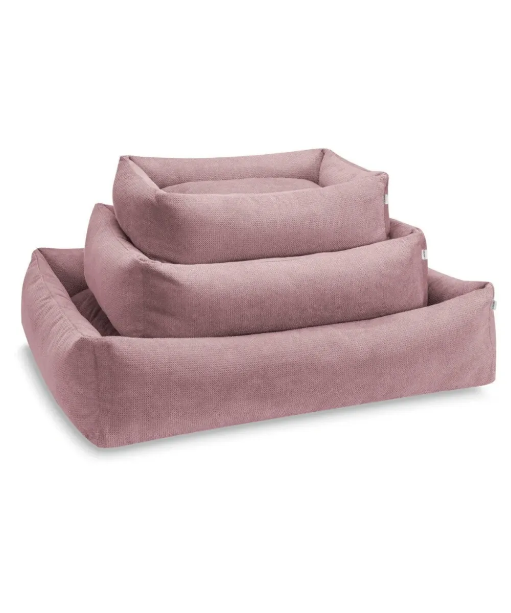 Lit pour chien design Tudor rose disponible en trois tailles, de la plus petite à la plus grande