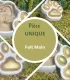 Écrin patte et savon Canacciu sur la mousse dans un montage avec un rond vert « Pièce unique, fait main »