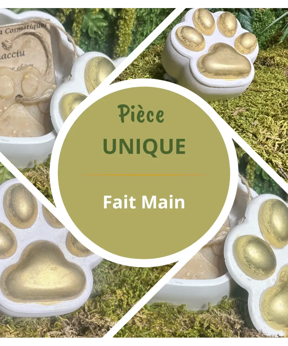 Écrin patte et savon Canacciu sur la mousse dans un montage avec un rond vert « Pièce unique, fait main »