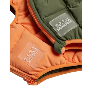 Zoom sur l’étiquette logo BARC London